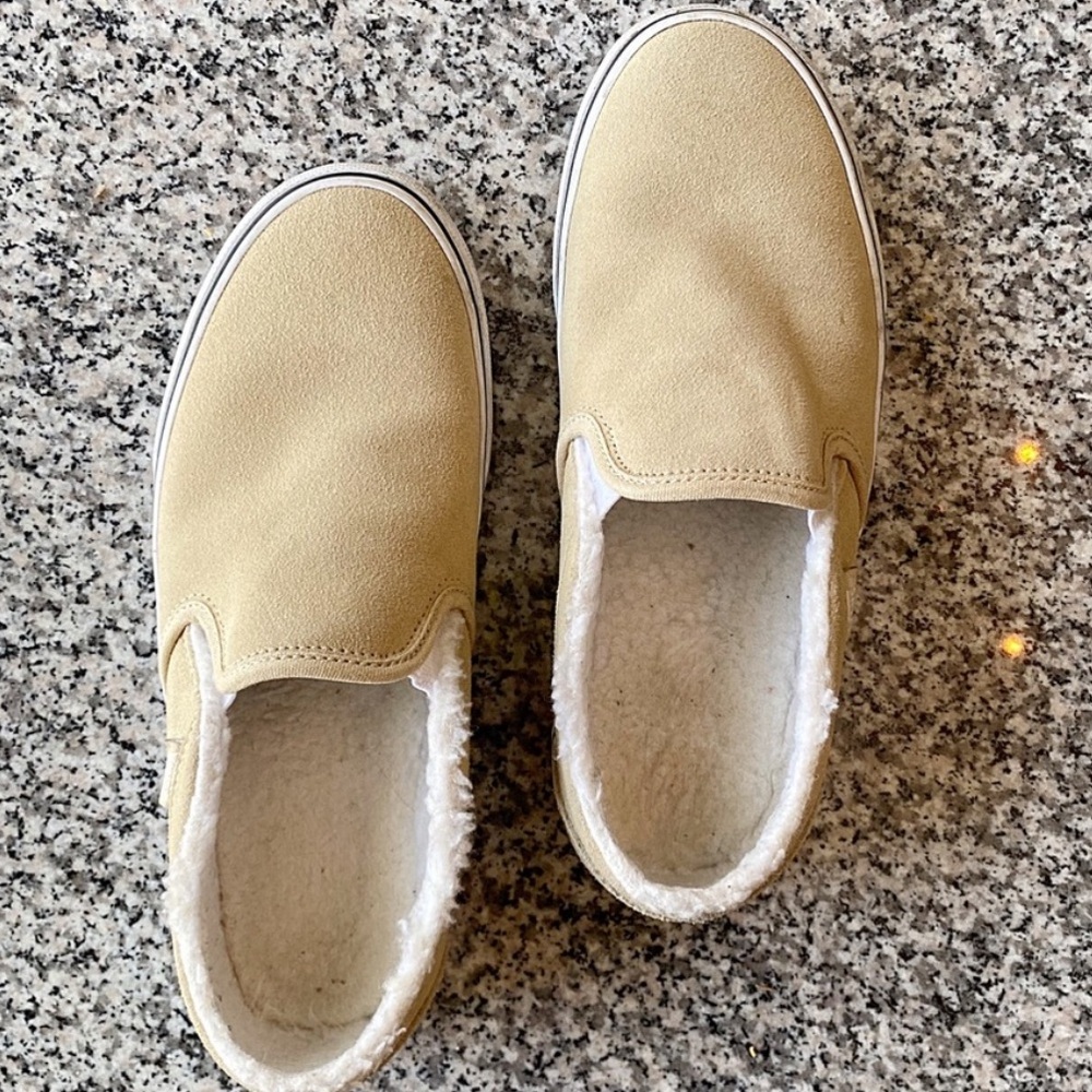 ♥️💖 Vans Slip On Loafers Light Tan Suede with Fleece Lining Women’s Sz 8.5 EU 39